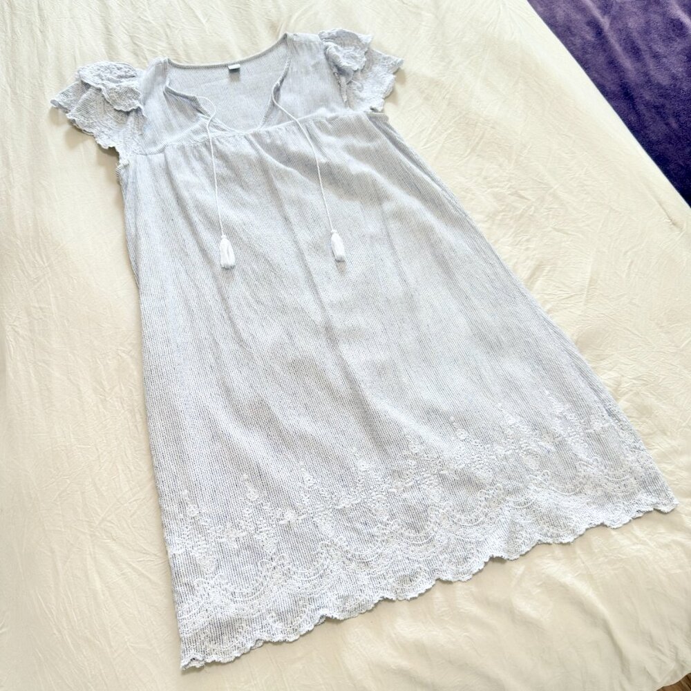 OLD NAVY V neck dress embroidered striped short sleeve. Size M